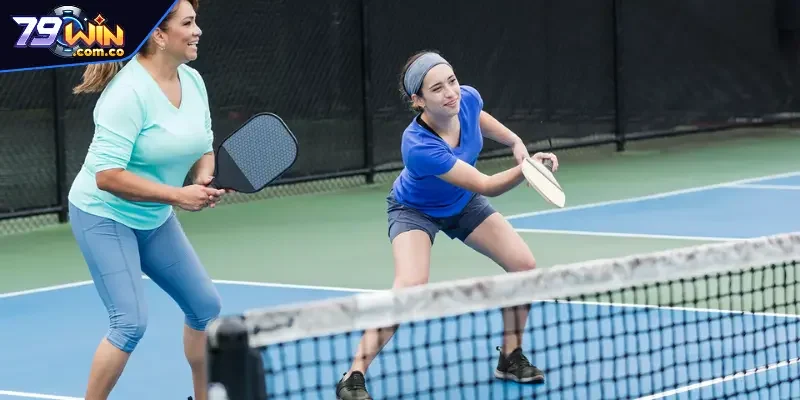 Hướng dẫn chơi Pickleball: Từ 5 Điều Luật Đến Cách Giao Bóng 3 Luật số 3 liên quan nói về quy tắc kết thúc và ghi điểm